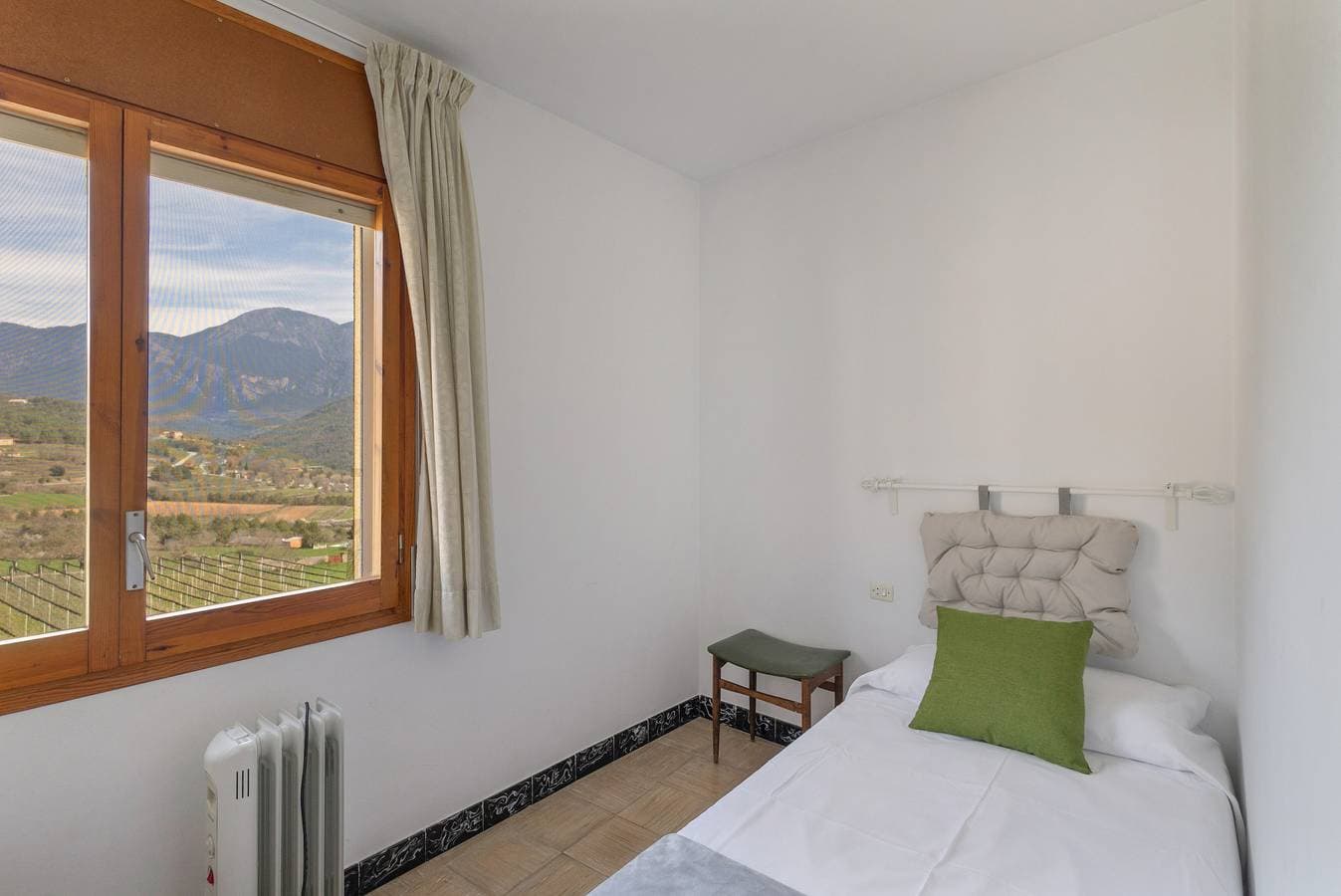 Foto 13 von 22: Ferienwohnung 'Vall' mit Bergblick, Gemeinschaftsgarten und Wi-Fi