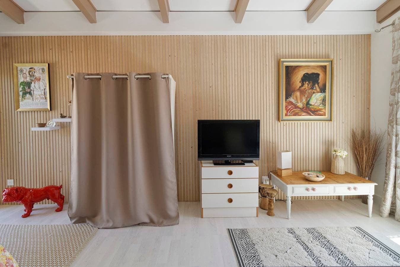 Foto 3 von 22: Gästezimmer „Le Pape - Chambre“ mit Meerblick, WLAN und Klimaanlage