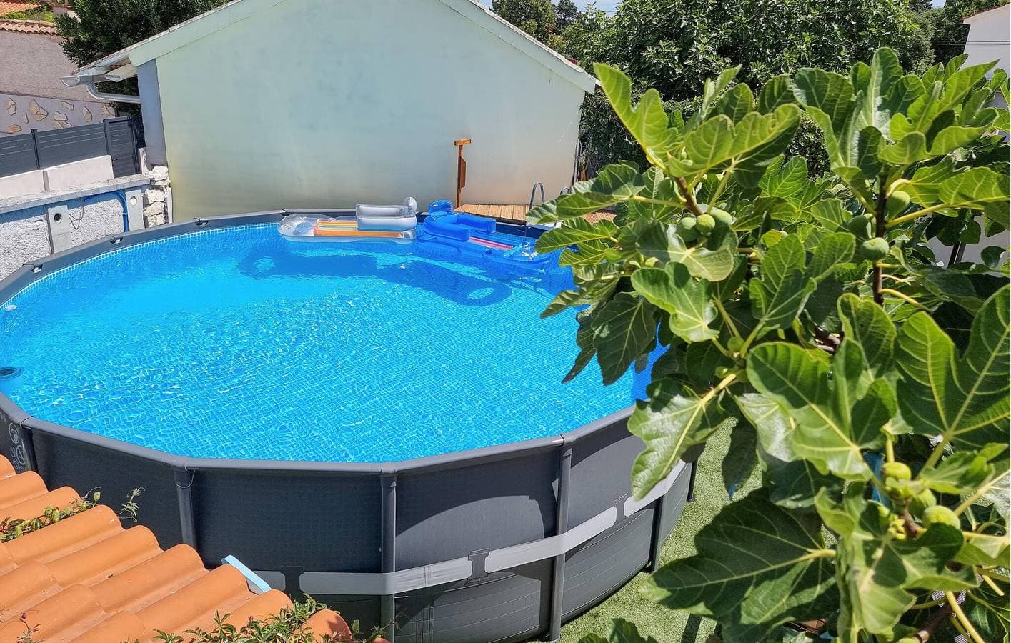 Foto 10 von 39: Charmante 70 m² große Wohnung mit Pool, WLAN und Parkplatz, nur wenige Schritte vom Zentrum von Jursici entfernt