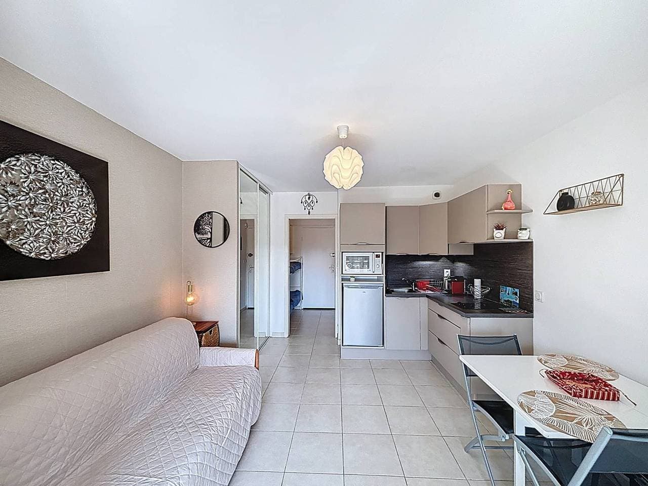 Foto 7 von 14: Hübsches Studio mit Terrasse und Parkplatz nahe Strand