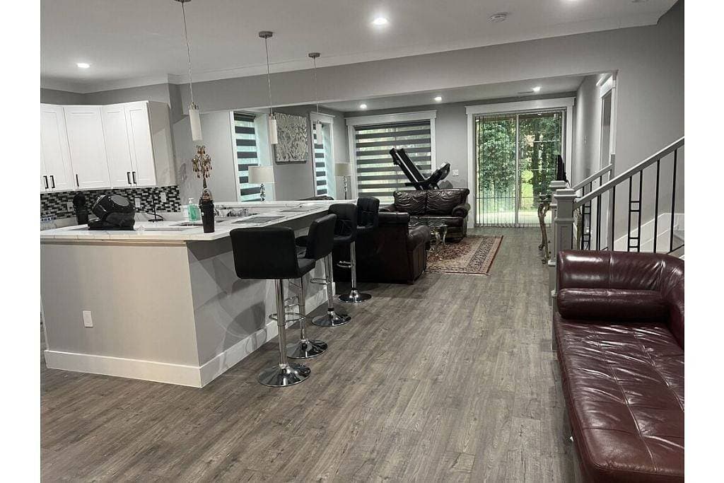 Foto 4 von 9: Modern newly private basement apartment