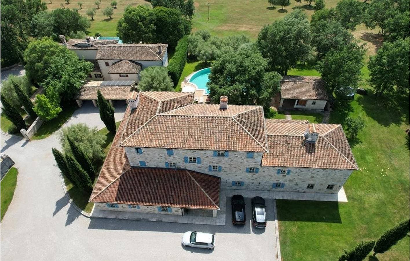 Foto 3 von 33: „Geräumige, ca. 93 m² große Wohnung mit beheiztem Pool in der Nähe des Stadtzentrums von Kadumi“