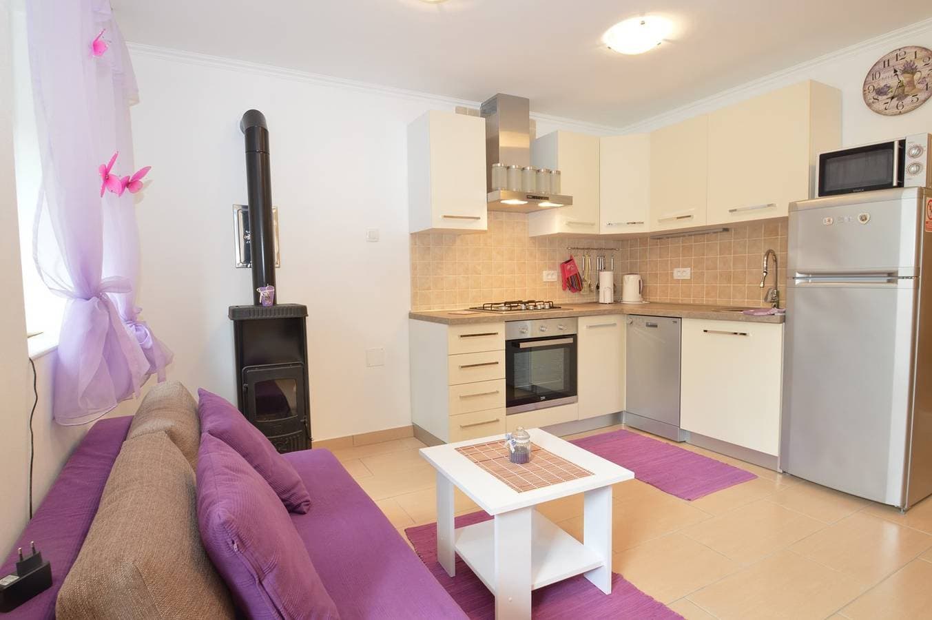 Das Apartment Hrasta 1 ist eine Unterkunft in Hrasta auf der Insel Cres, 43 km von Mali Lošinj entfe... 1