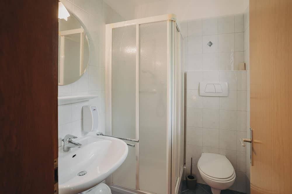 Foto 10 von 20: Zimmer „Rosé“ mit Bergblick, Gemeinschaftspool und WLAN