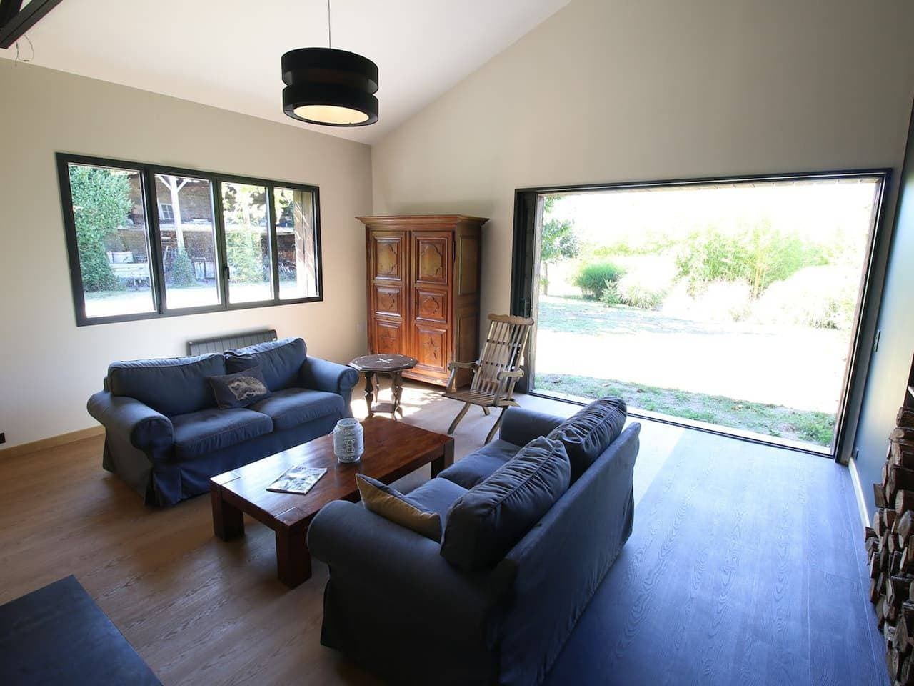 Foto 9 von 16: Zimmer "Madeleine" mit 2 Einzelbetten und Gästetisch