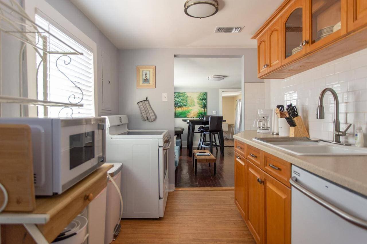 Cozy 2 Bedroom Home Minutes from Beach & Bars 1