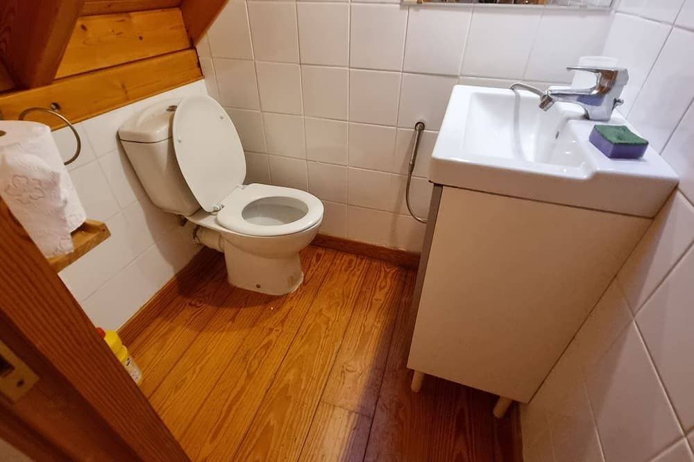 Foto 10 von 30: Small villa with a large private and quiet garden, 10 min walk from Metro