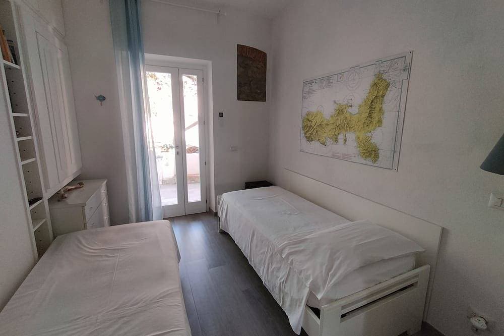 Foto 10 von 30: Ferienhaus mit exklusivem Garten mit Meerblick in Pomonte, 50 Meter vom Strand