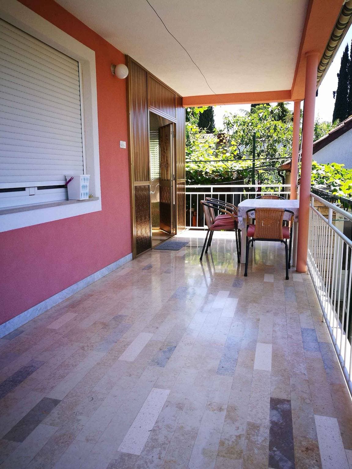 Ferienwohnung mit Terrasse 1