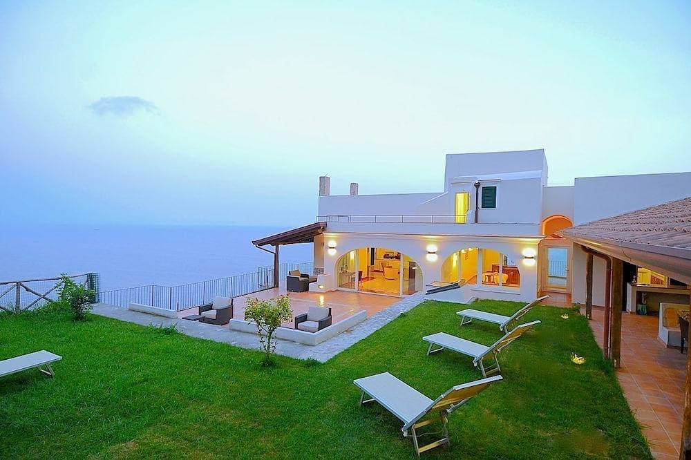 Villa Amalfi - Zwölf Schlafzimmer Villa, Schläft 24 1