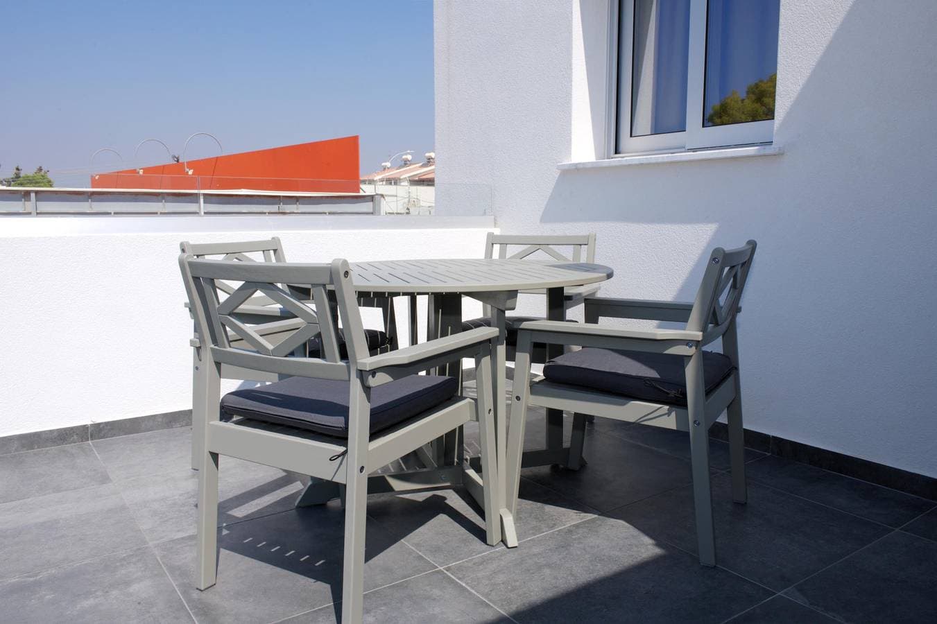 Foto 3 von 13: Musan Boutique Seaview / Nissi Ave / Fast WiFi