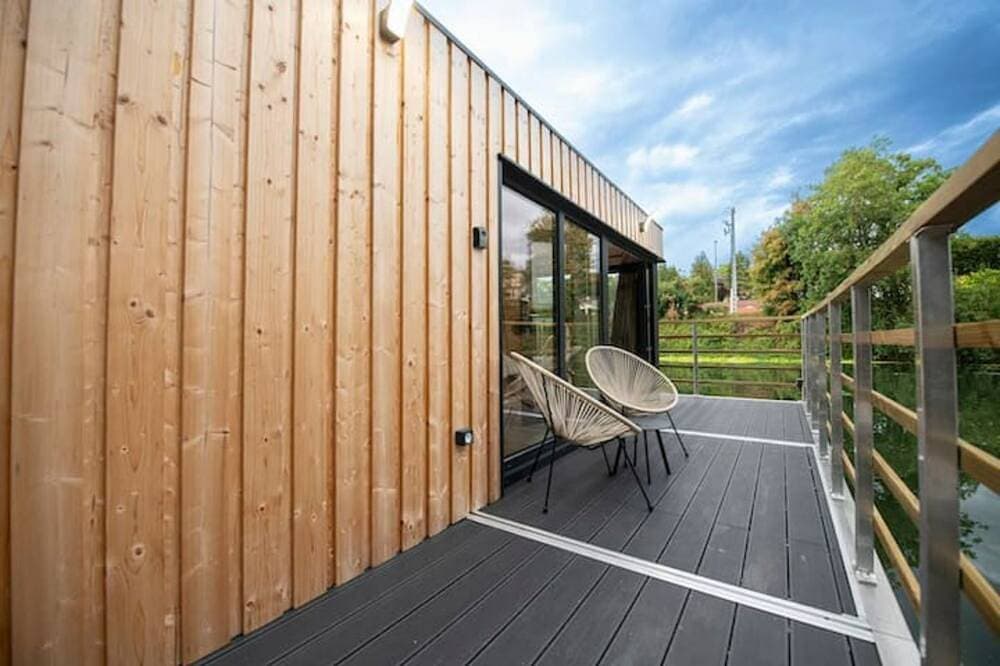 Foto 11 von 12: Logement Flottant Atypique \"Le Tribord\"