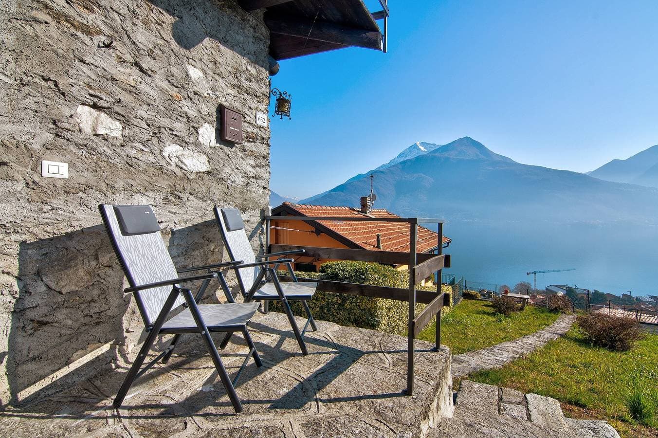 Foto 4 von 24: Ferienwohnung 'Casa sul Lago di Como' mit Seeblick, WLAN und Klimaanlage