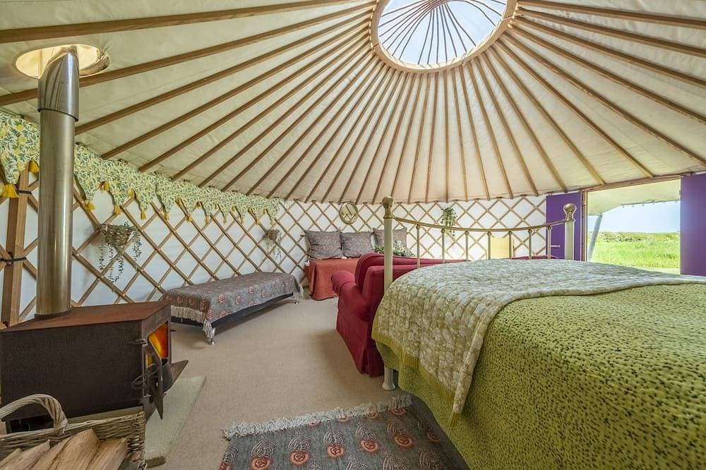 Foto 8 von 30: Luxury glamping with hot tub  - Valley View Yurt