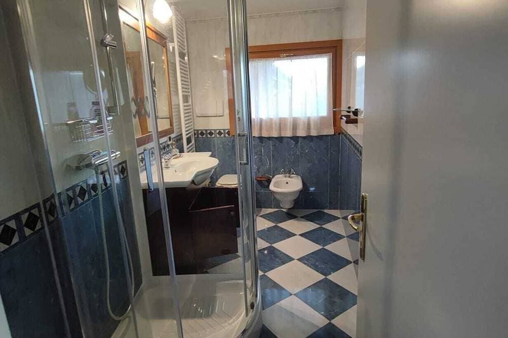 Foto 12 von 30: Farmhouse in typical Trentino style, spacious, elegant, comfortable.