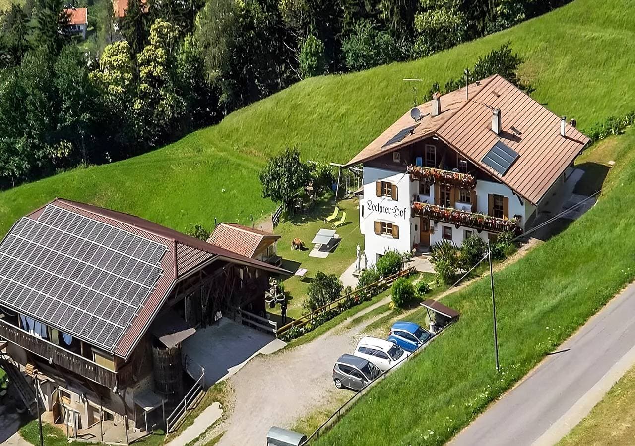 Foto 5 von 28: Apartment „Lechnerhof Appartement Enzian“ mit Bergblick, privater Terrasse & WLAN