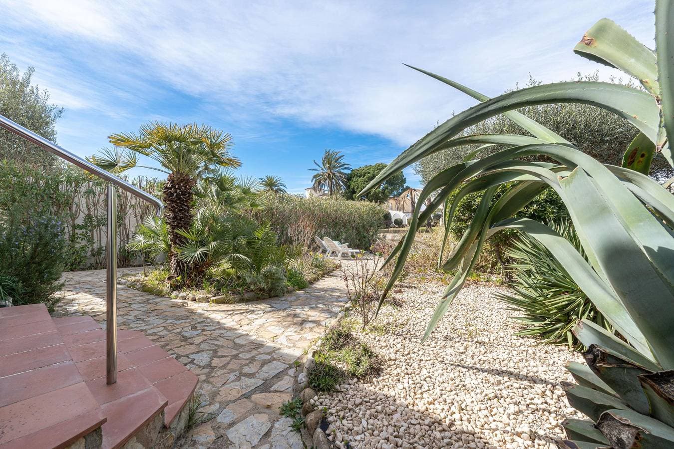 Foto 10 von 41: Moderne Villa mit zwei Schlafzimmern und 12,5m Liegeplatz im Ebro-Sektor