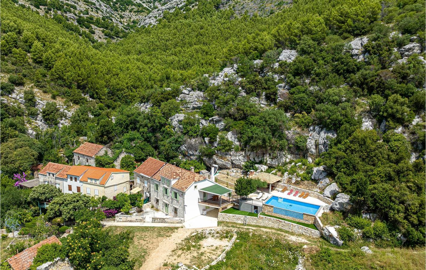 Foto 5 von 45: Moderne 170 m² große Wohnung mit Pool, Terrasse und 2,5 km Entfernung zum Strand