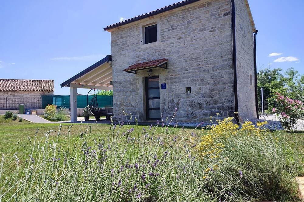 Foto 13 von 26: Romantic and cozy stone house, peaceful and relaxing landscape