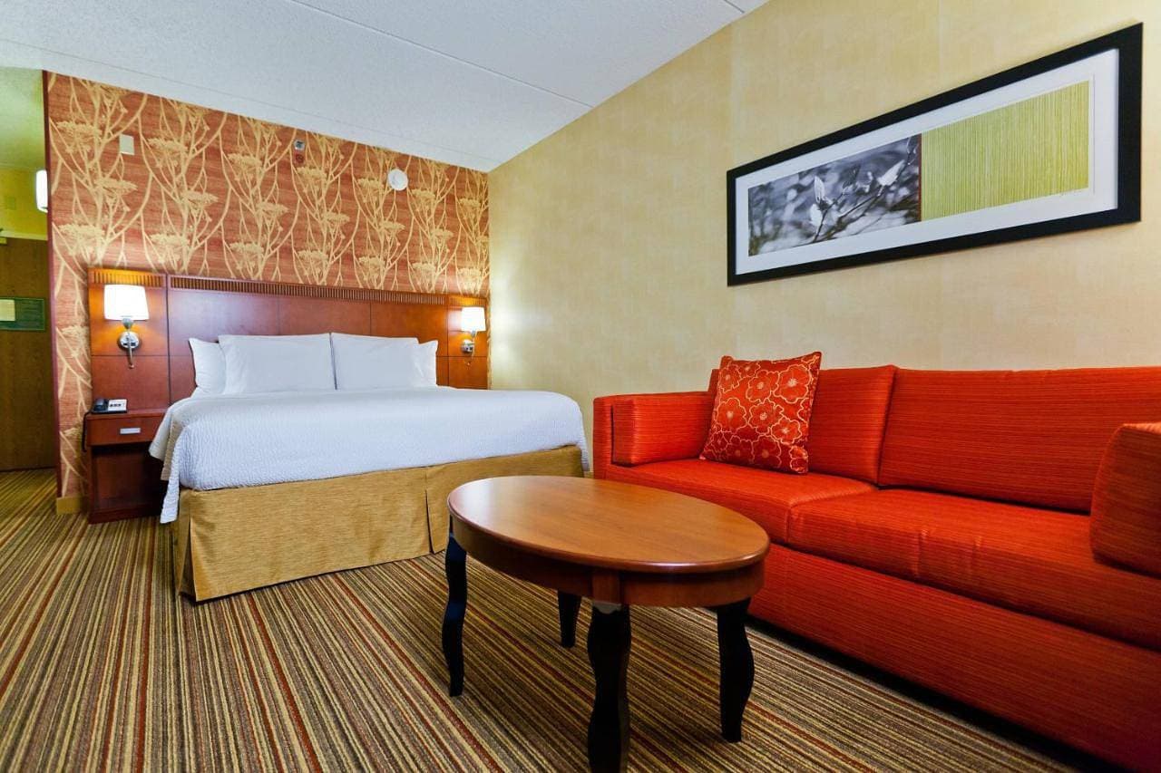 Foto 7 von 8: King Room with Sofa Bed