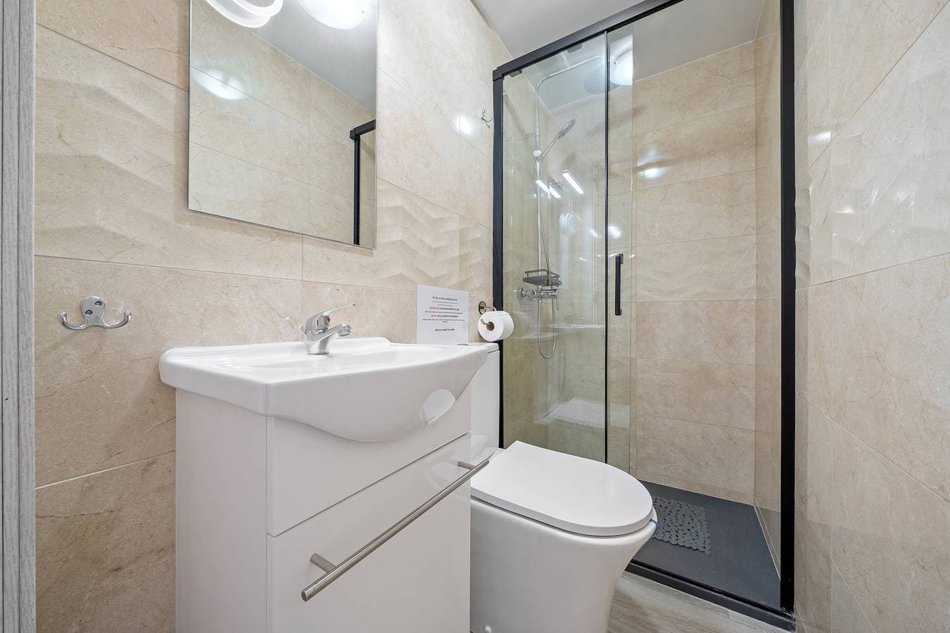 Foto 12 von 18: Ferienwohnung „Stadtflucht ins Grüne“ mit privatem Pool, Garten & WLAN