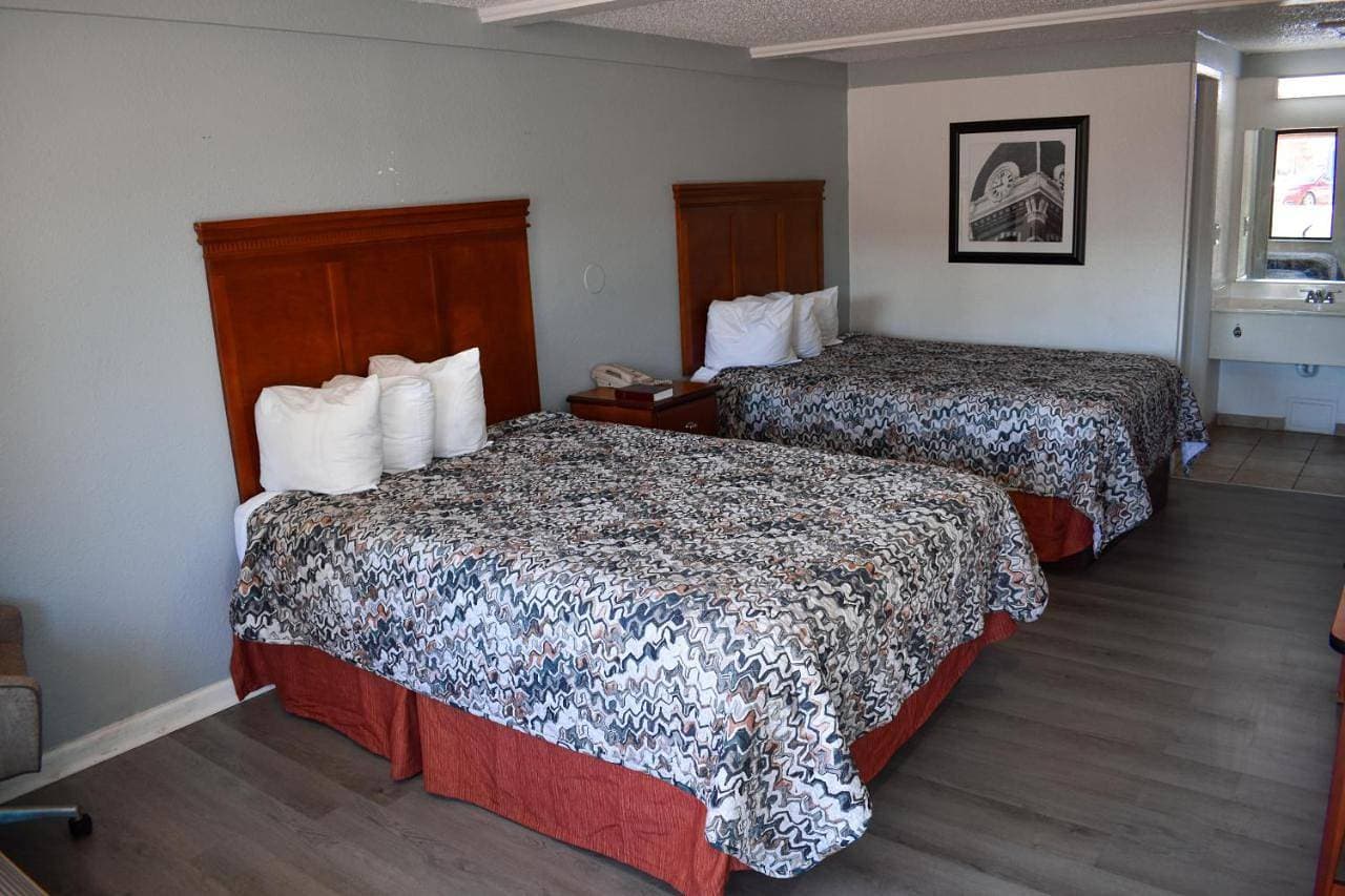 Foto 6 von 9: Double Room with Two Double Beds - Accessible/Non-Smoking