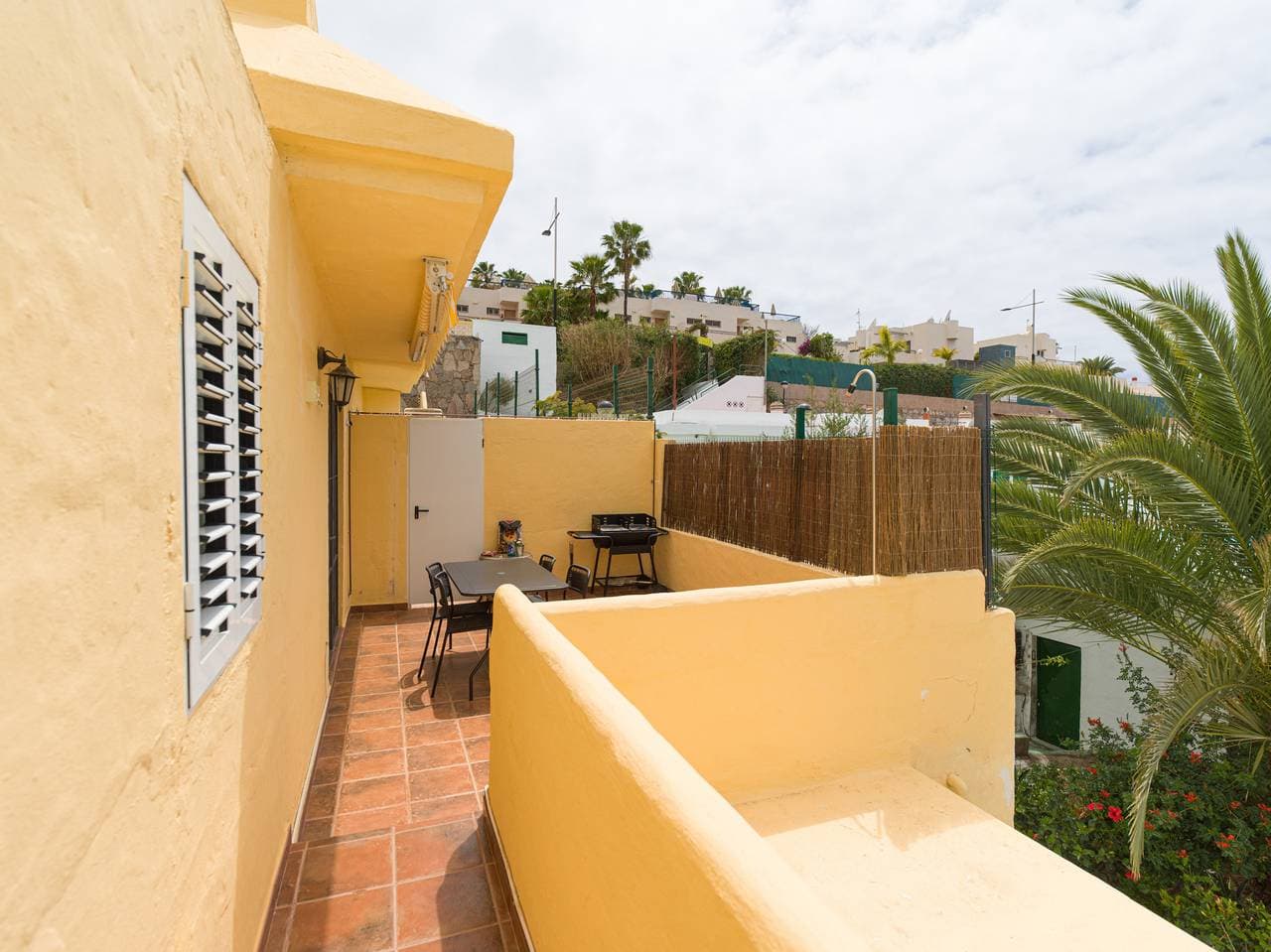 Foto 10 von 37: Private Solarium Home -  Terrace & Beach Views