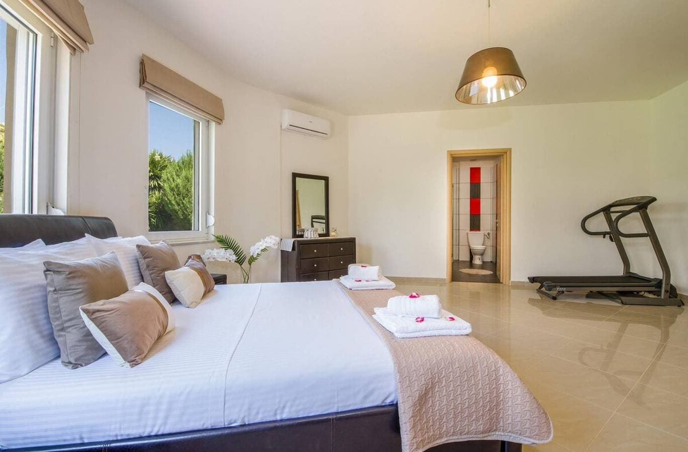 Foto 11 von 39: Villa für 8 Personen mit Terrasse