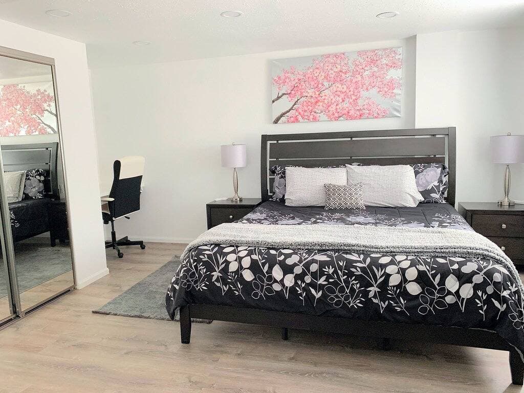 2 Master Suites with King beds fast Wifi 1