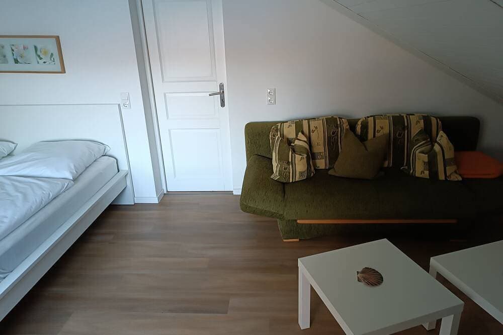 Foto 3 von 30: Ferienhaus mit Seezugang, Steg, Ruderboot, Fasssauna und Wallbox