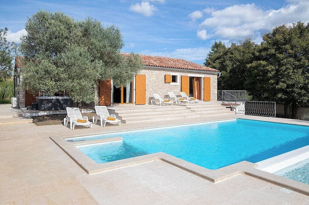 Luxus-Villa mit beheizbarer Außenpool, Whirlpool, Sauna, Grillplatz .. 1