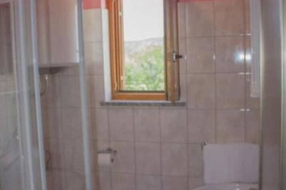 Foto 7 von 30: \"Valentino\" mit Blick auf das Wasser