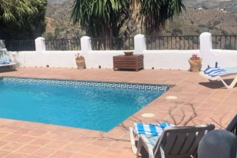 Foto 9 von 14: Ziemlich Reformierte Stables mit spektakulärer Aussicht, privatem Pool und Garten