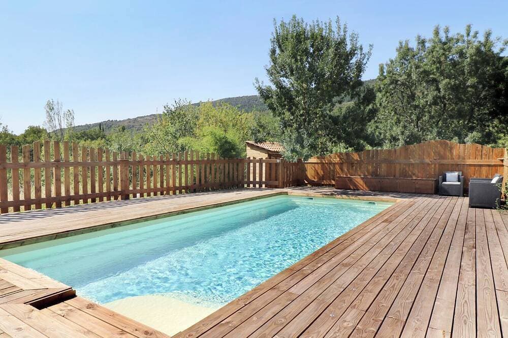 Foto 11 von 13: Comfortable gîte in a quiet, green setting. With swimming pool