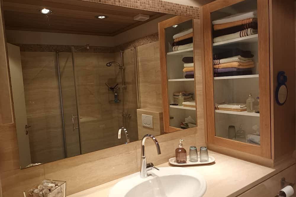 Foto 8 von 27: Luxury Maisonette 250m from the beach.