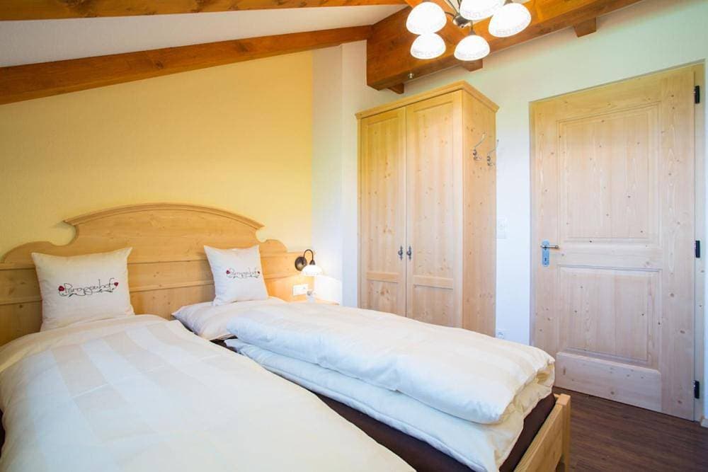 Foto 5 von 18: Two-Bedroom Apartment with Mountain View