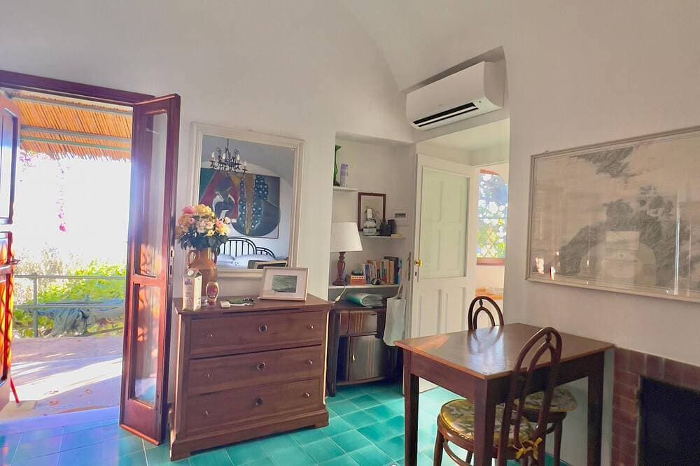 Foto 11 von 28: Honeymoon Amalfi •Private Sea View Terrace -Pet Friendly - Stone Bathroom
