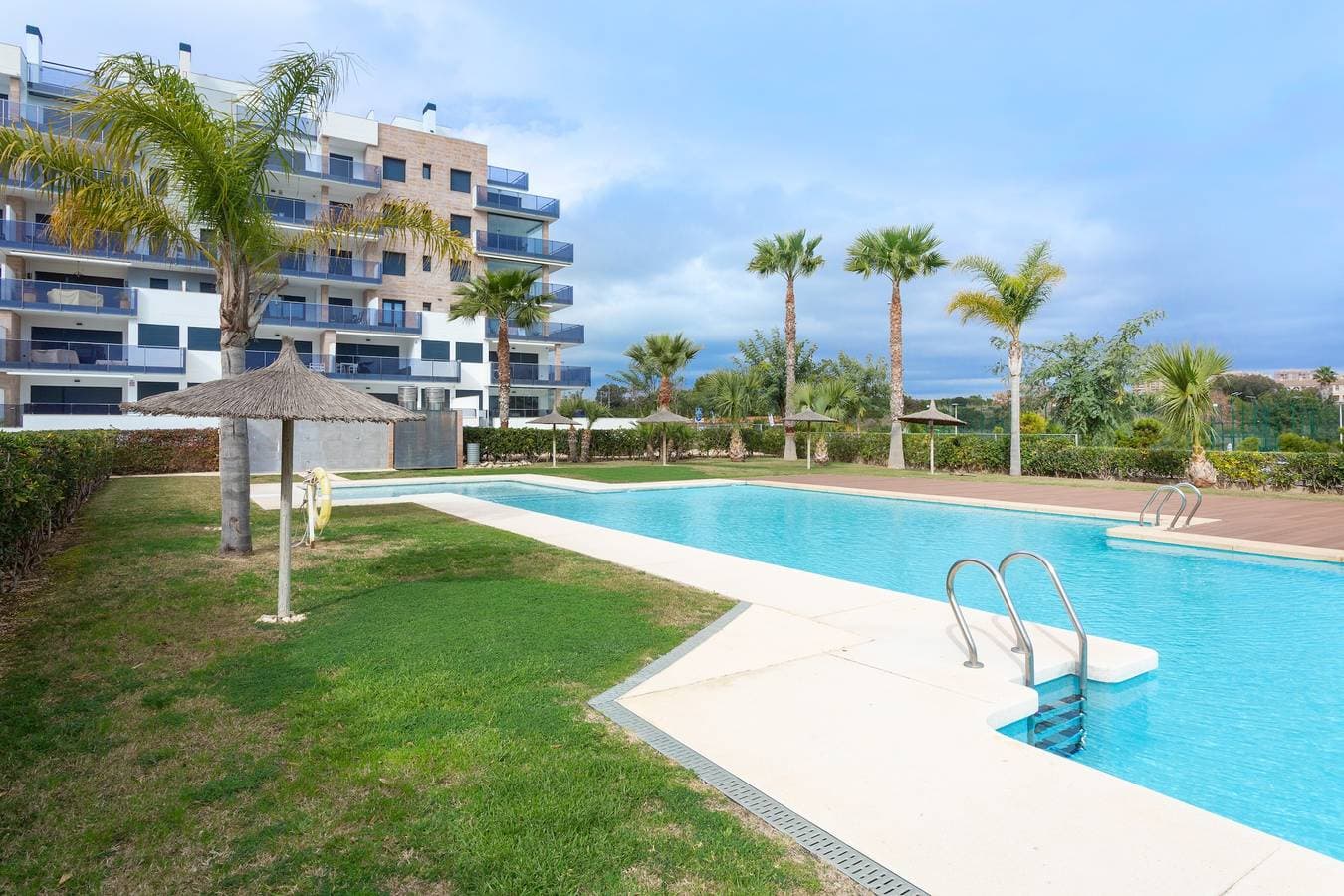 Foto 4 von 25: Apartment in Mil Palmeras mit Meerblick, Pool, Garten, Terrasse, Klimaanlage und WLAN