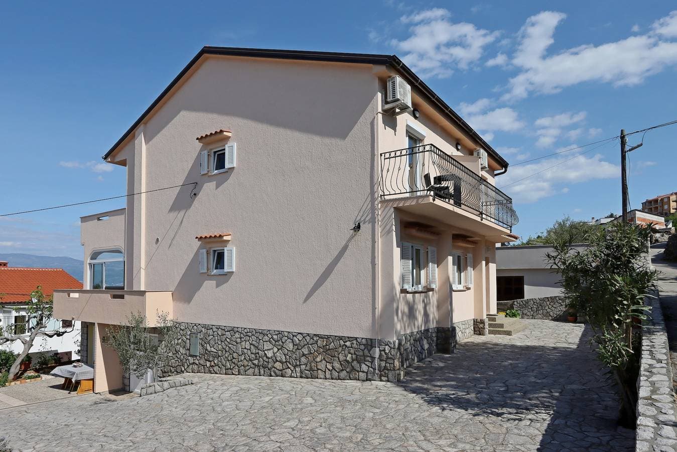 Foto 5 von 23: Zimmer mit Terrasse und Meerblick Vrbnik, Krk S-5299-a