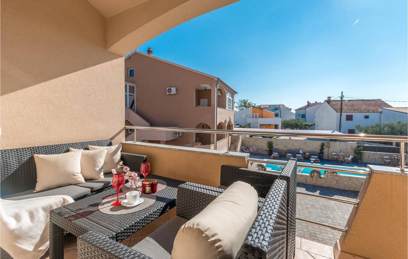 Gemütlich, nur 1 km vom Strand entfernt: WLAN, Klimaanlage, Pool und überdachte Terrasse! 1