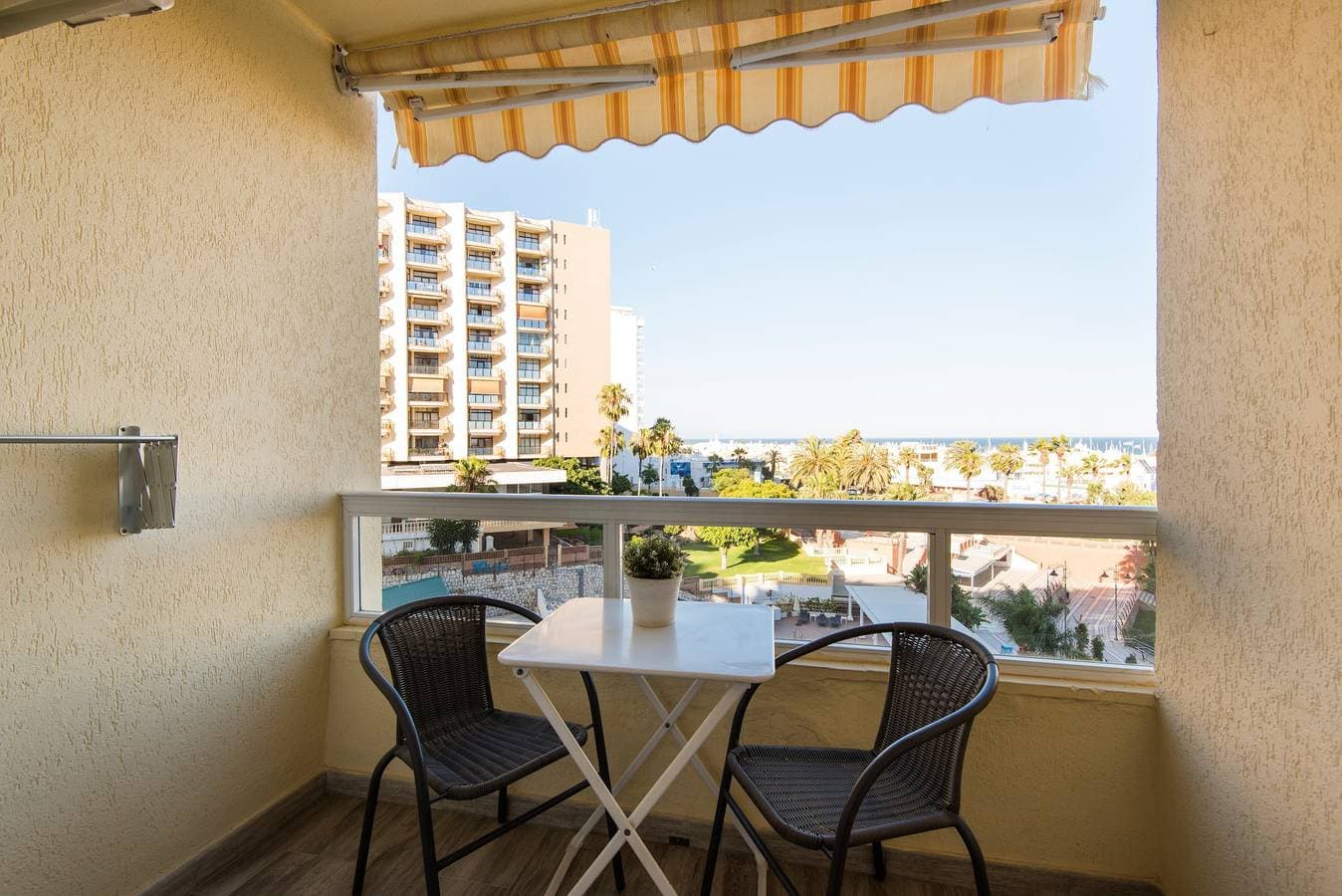 Foto 3 von 44: Klimatisierte Ferienwohnung am Strand mit Balkon, WLAN & herrlichem Ausblick