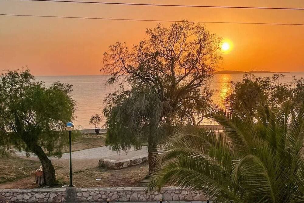 Foto 11 von 16: Vouliagmeni Kavouri Waterfront Apartment