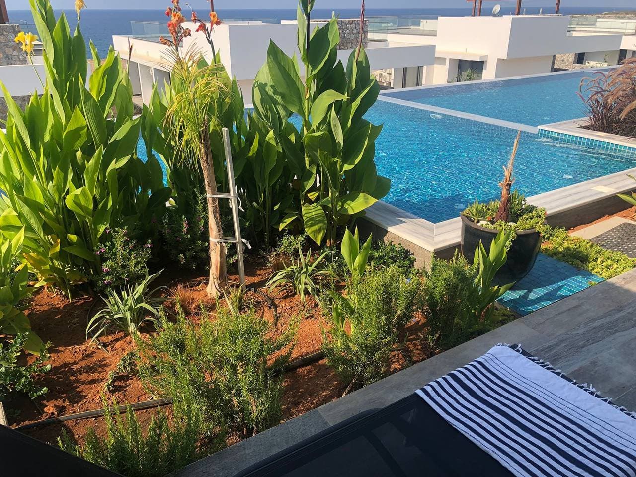 Foto 9 von 16: Oase am Meer mit privatem Pool und atemberaubender Aussicht