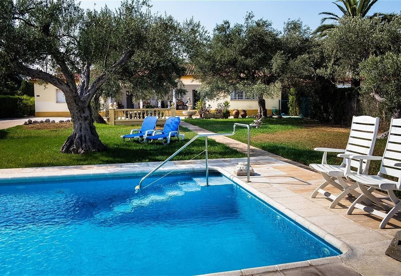 Foto 10 von 44: Villa in direkter Strandnähe ,mit privatem beleuchtetem Pool, Garten, 2Terrassen, Grill und WLAN