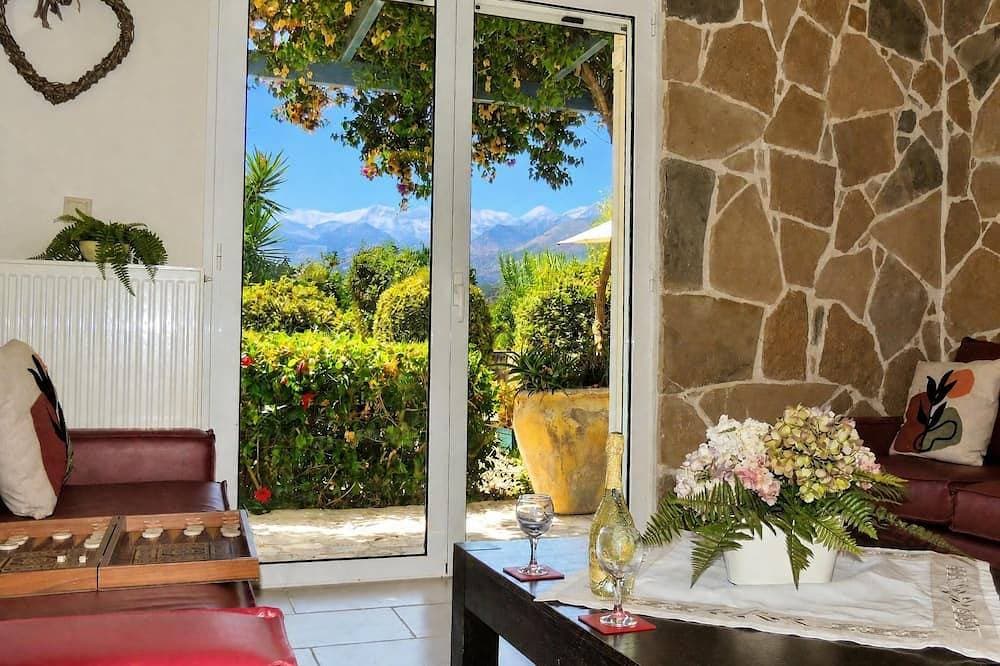 Foto 9 von 30: Villa Adelphi in der Nähe von Kalives. 2 Schlafzimmer, privater Pool, Aussicht und alle Annehmlichkeiten.