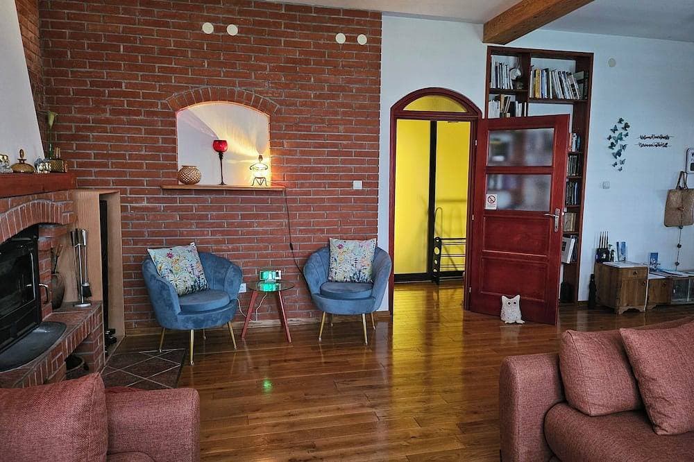 Unique 3-bedroom apartment with AC and beautiful sea views in charming Baosici 1