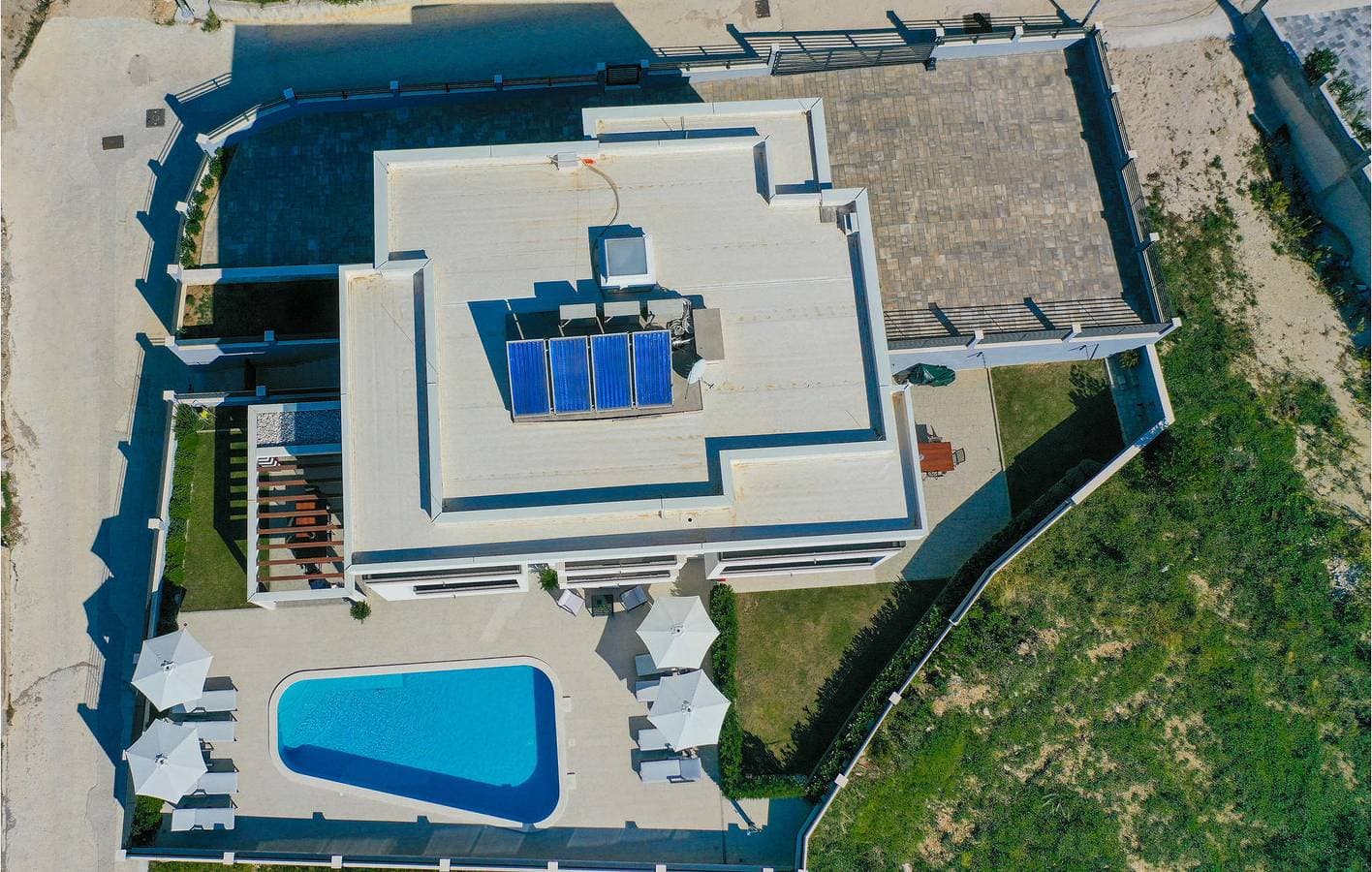 Foto 2 von 27: Apartment mit Meerblick, Pool und Küche, 500 m vom Strand entfernt