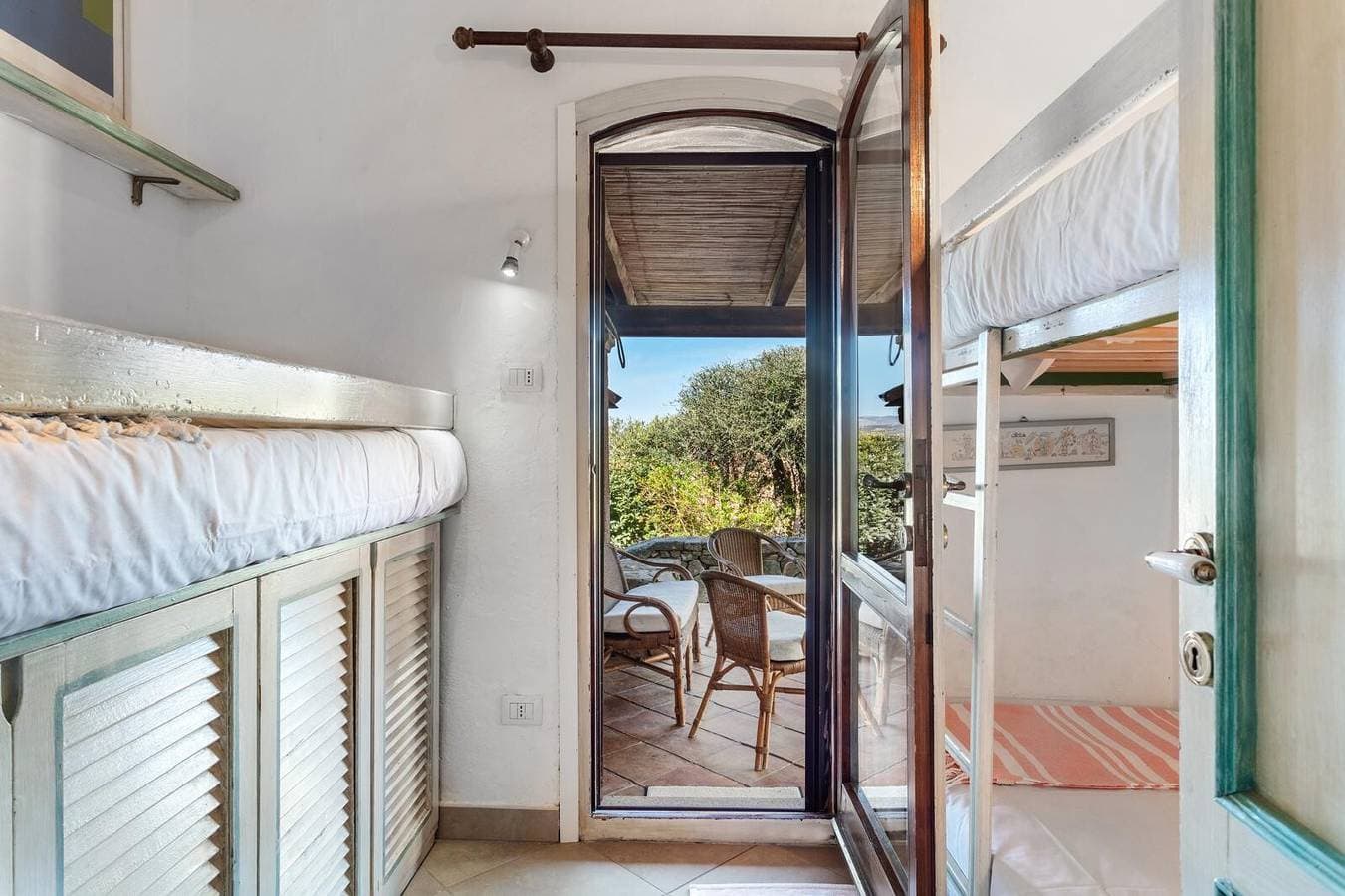 Foto 11 von 24: Villa 'Lo Scoglietto, Costa Corallina' mit Meerblick, privater Terrasse und Klimaanlage