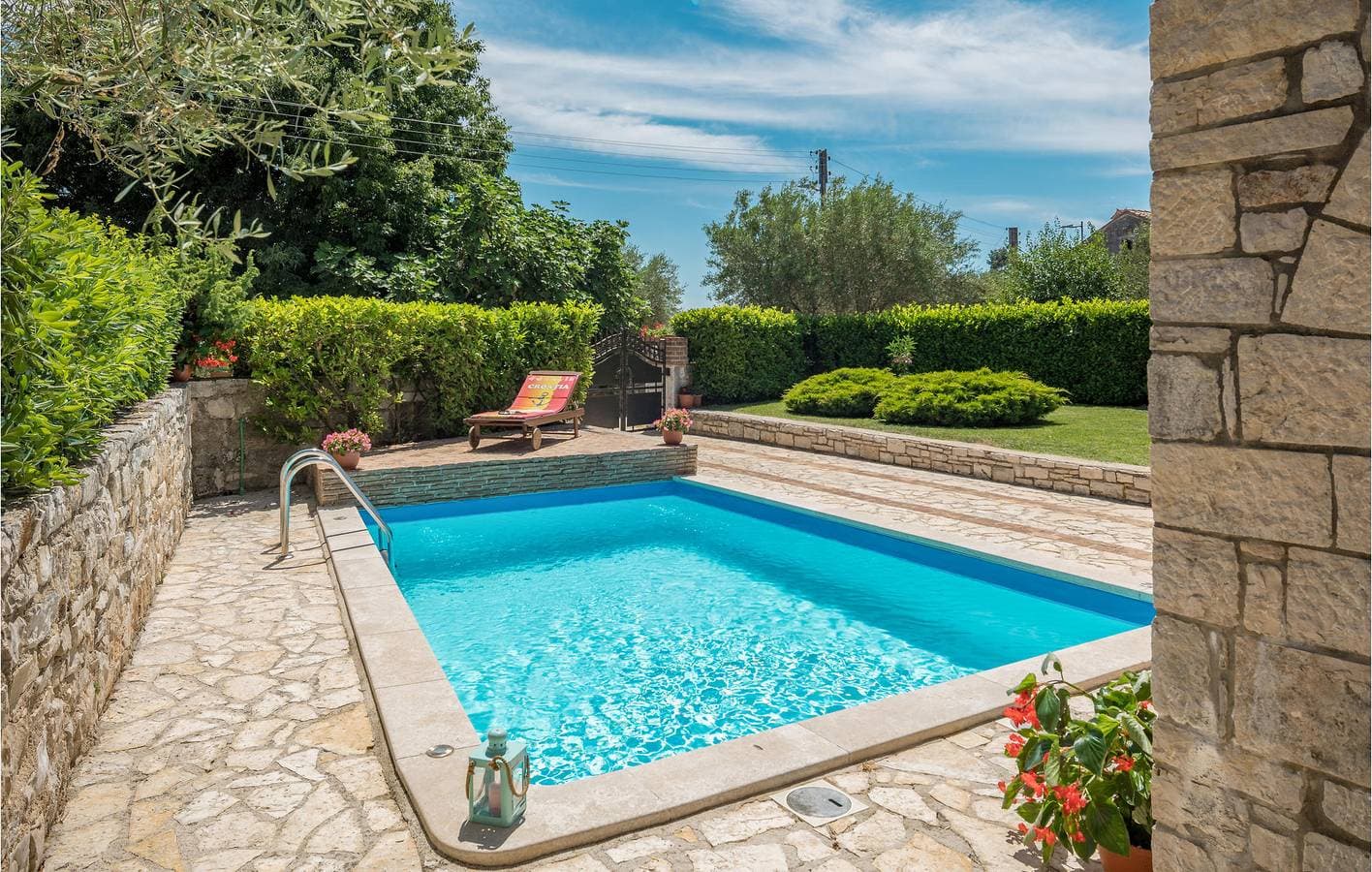 Foto 6 von 44: Moderne 2-Zimmer-Wohnung mit Pool und Terrasse, 2,5 km von der Küste entfernt
