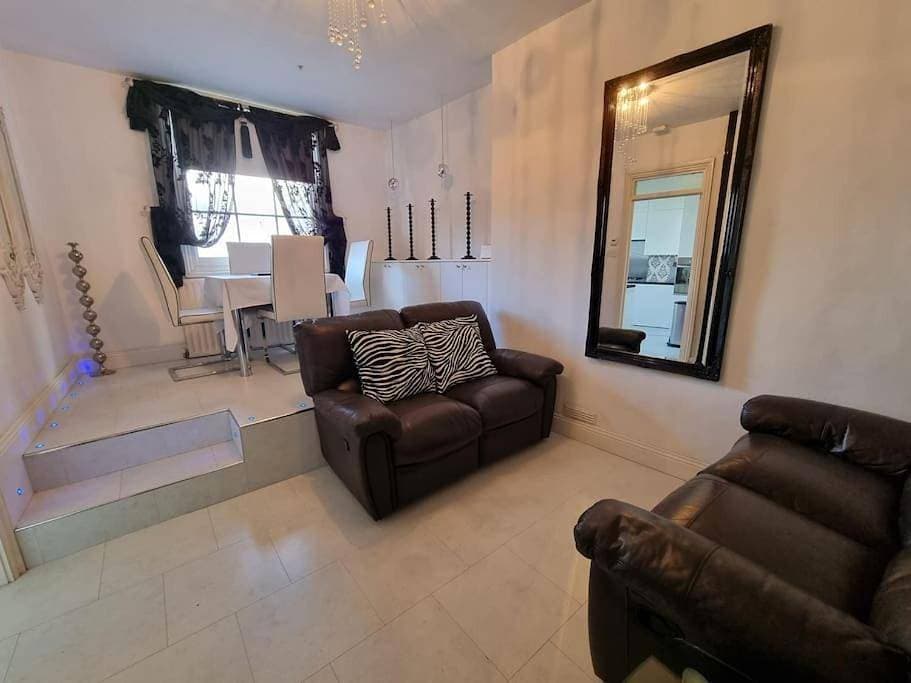 Beautiful apartment in the heart of Rochester 1
